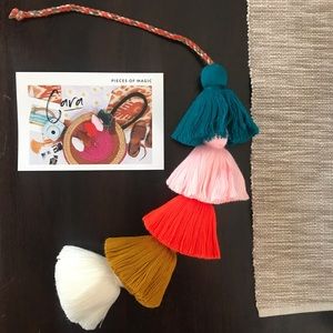 Nena & Co. Tassel Pom